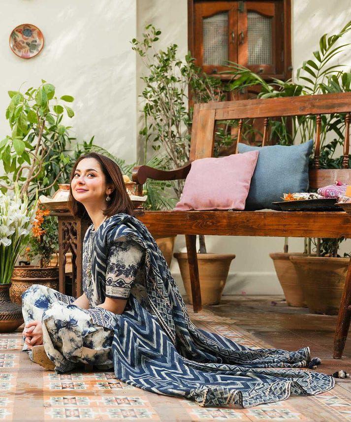 3 Pcs Women's Unstitched Printed Suit